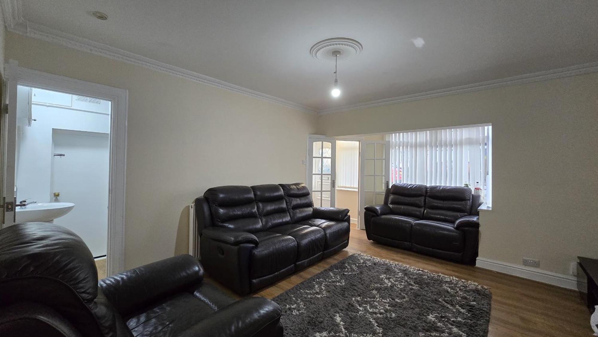 Entire Three Bedroom House In Birmingham Extérieur photo