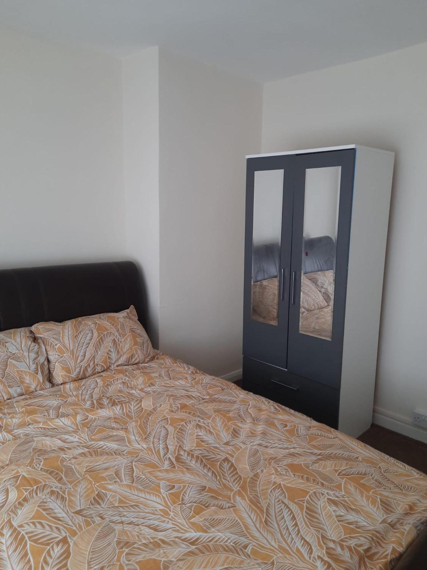 Entire Three Bedroom House In Birmingham Extérieur photo